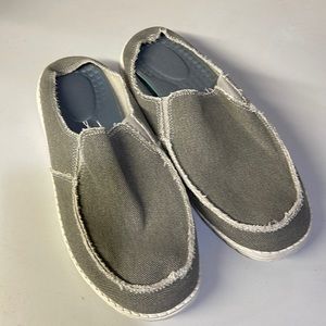 Brand New Never Worn Mens Lightweight Slip On Grey Size 11 Canvas Shoes